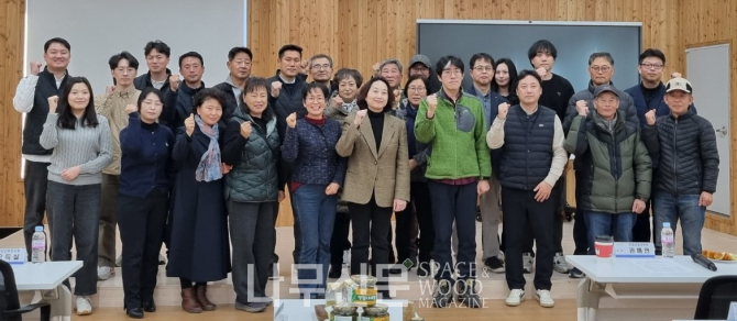 국립산림과학원은 다래 품종의 보급 확대와 시장 확대를 위해 현장 설명회를 개최했다.